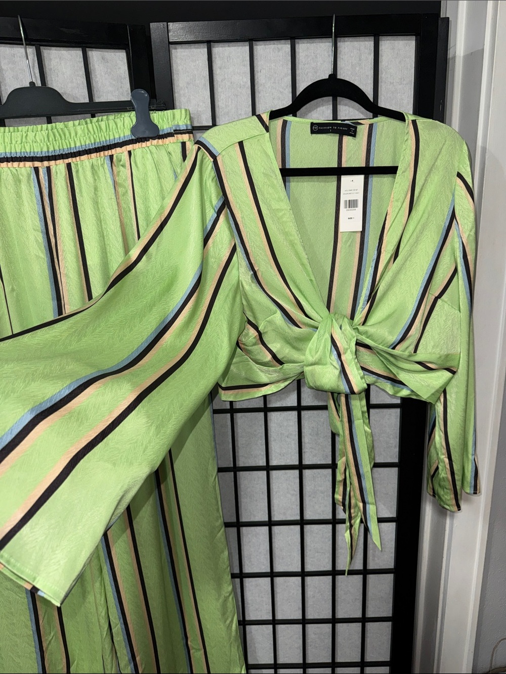 Fashion to Figure Green Stripe Tie Front Pant Set Size 1 NWT - Picture 8 of 14